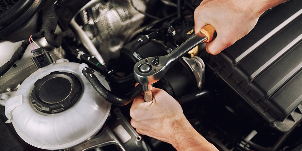 Image of a Mechanic fixing the car's engine
